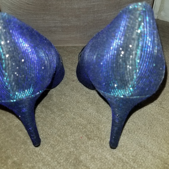 Pointy toe pumps - Picture 2 of 5